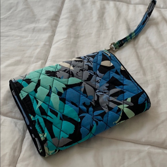 Vera Bradley Wristlet - Picture 4 of 4